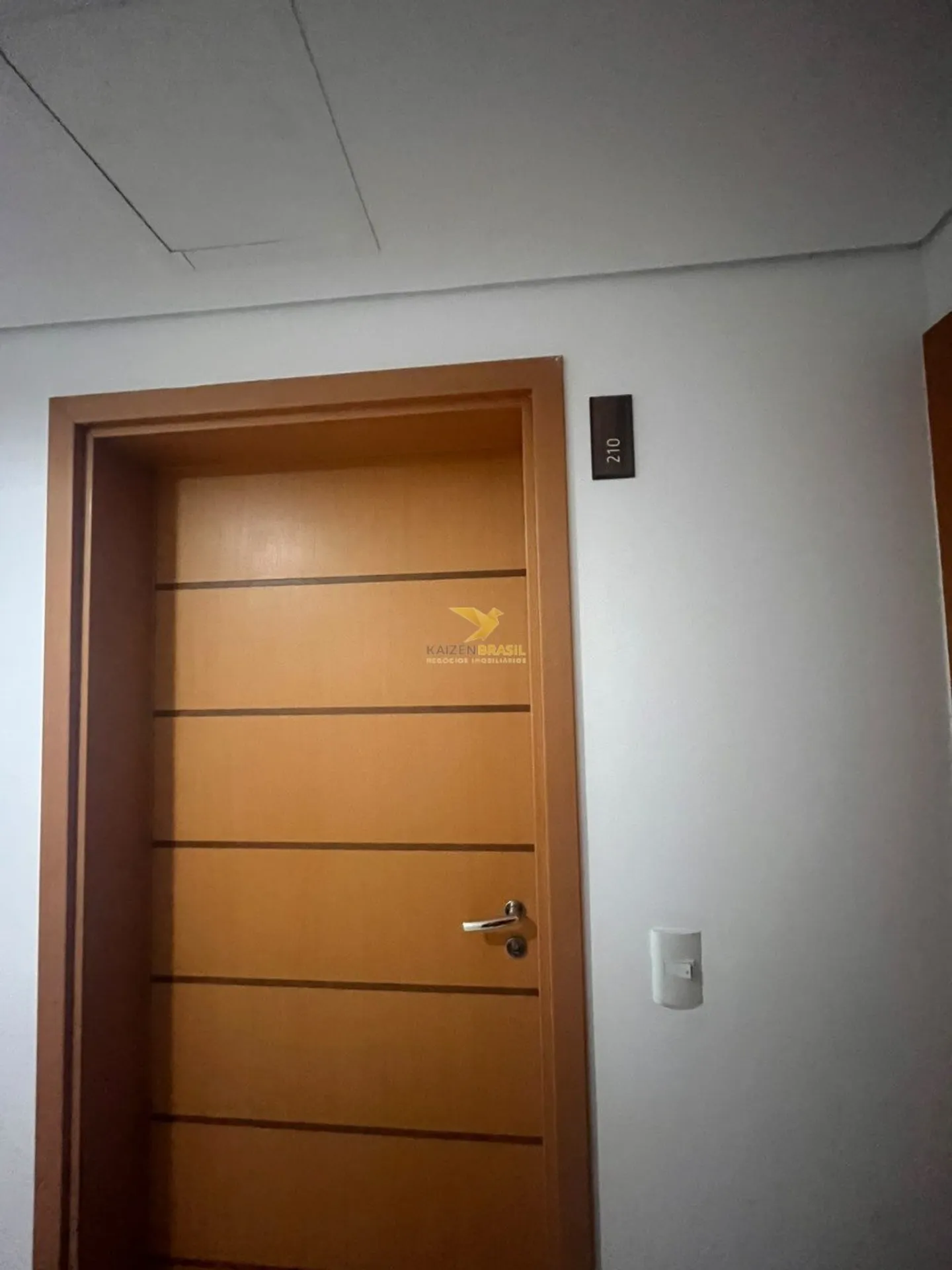 Apartment, 104 m², with a glass-enclosed balcony — photo 32