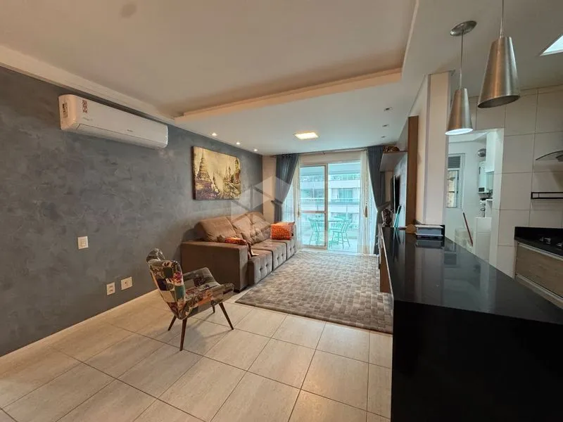Furnished apartment, 150 m², with a glass-enclosed balcony