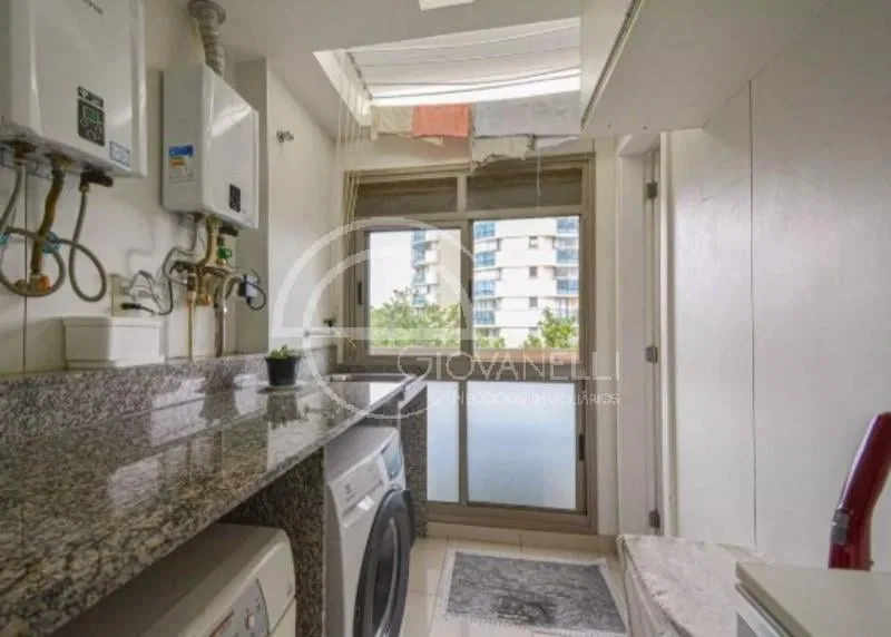 Furnished apartment with 4 en-suite bedrooms — photo 25