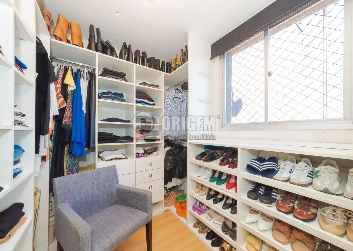 Furnished 216 m² apartment with 3 en-suites — photo 34