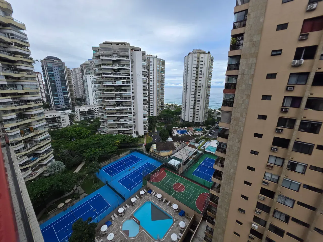 Furnished 2-bedroom apartment with 3 bathrooms — photo 11