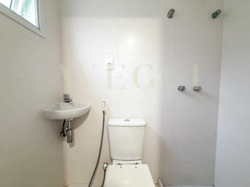 Furnished apartment, 136 m², with a glass-enclosed balcony — photo 29