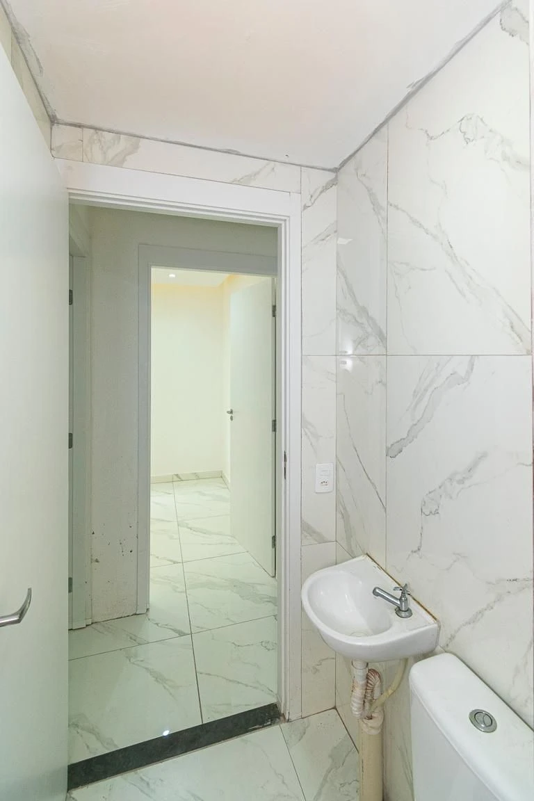 2-bedroom apartment in a building with a gym — photo 38