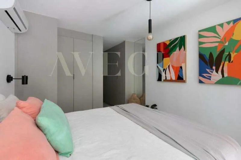 Furnished apartment, 136 m², with a glass-enclosed balcony — photo 4
