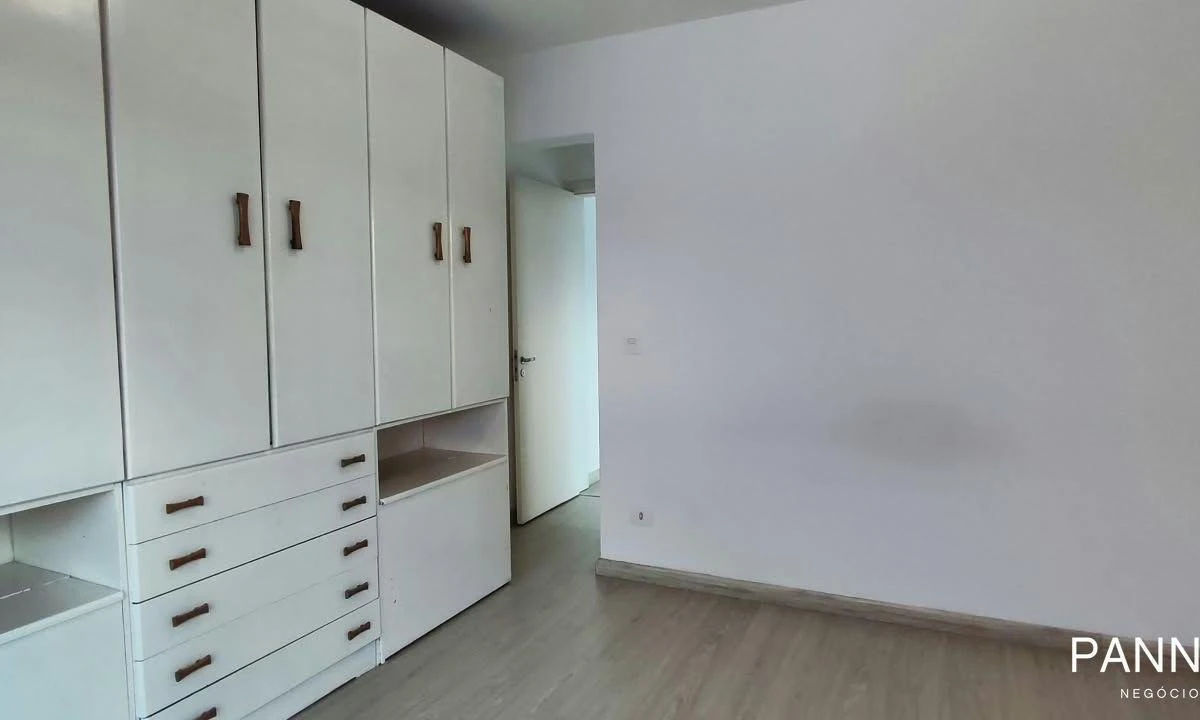 2-bedroom apartment with a grill on the balcony — photo 9