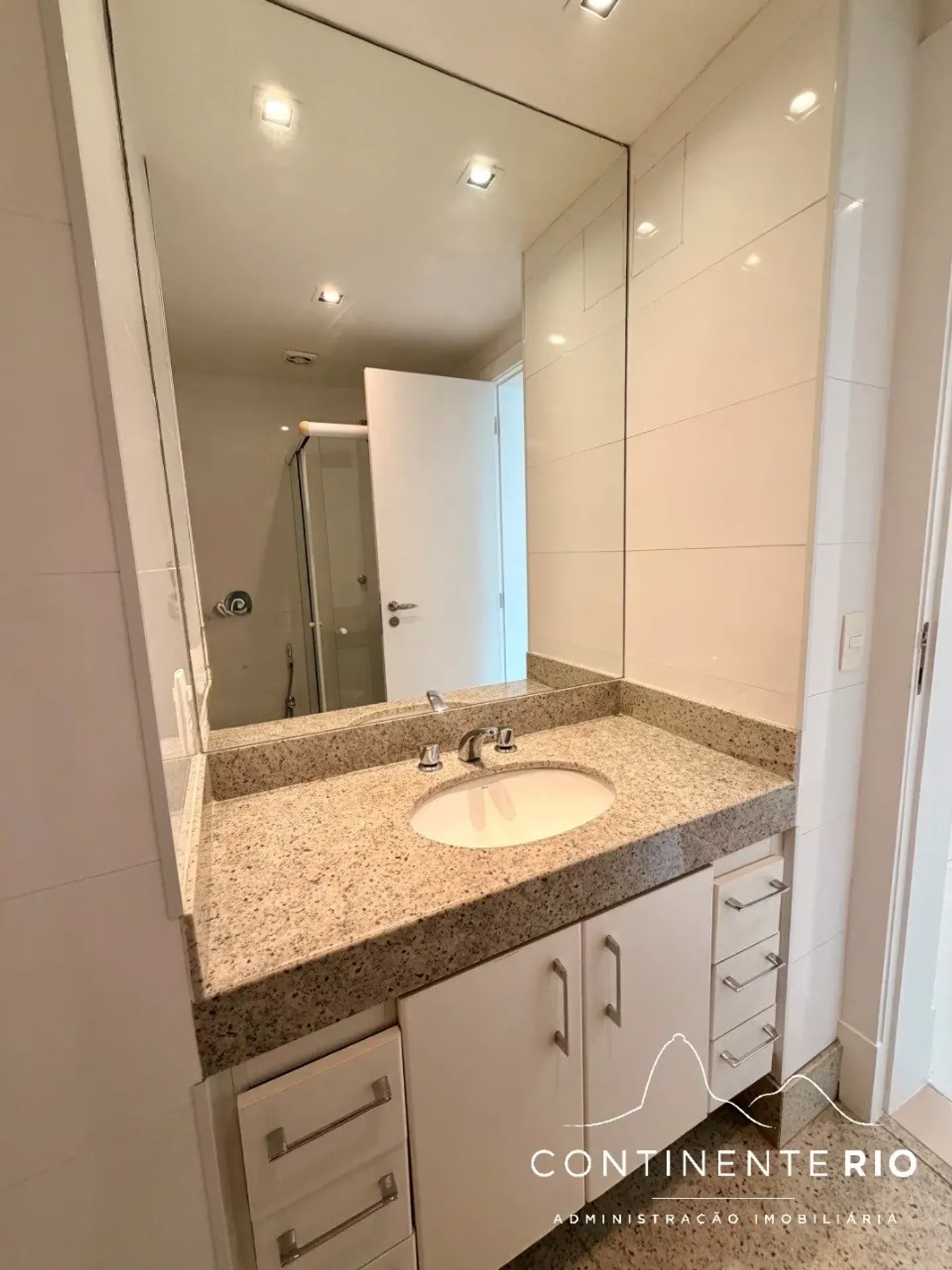 Apartamento de 4 quartos com janelas do piso ao teto, Leblon — photo 19