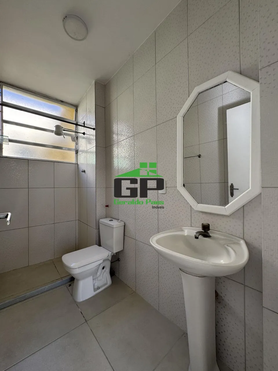 Apartment with 2 bedrooms and a laundry area — photo 10