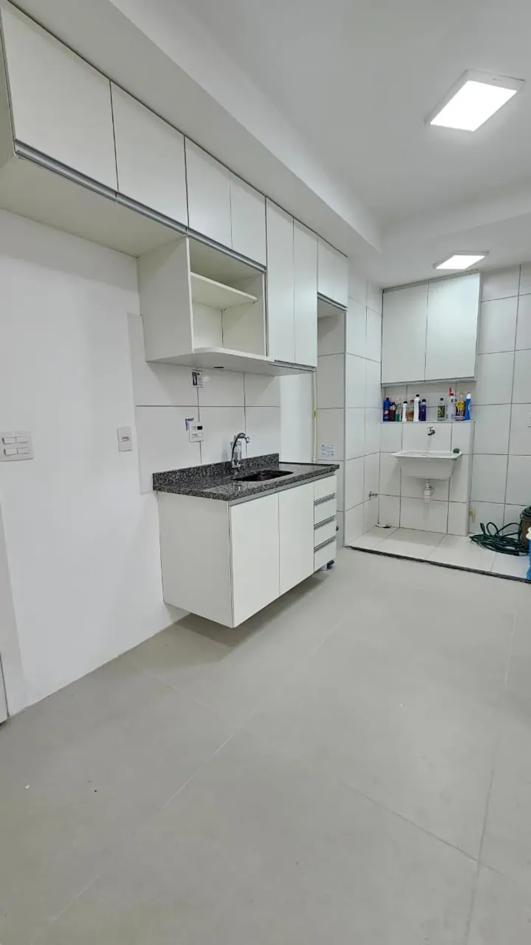 Unfurnished apartment with separate kitchen and 2 parking — photo 51