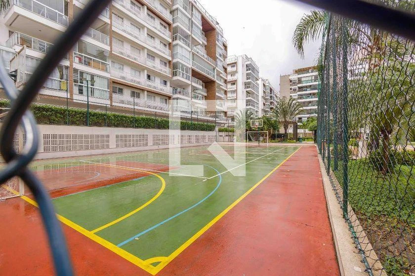 Glass-enclosed balcony in a 3-bedroom apartment, 76 m² — photo 40