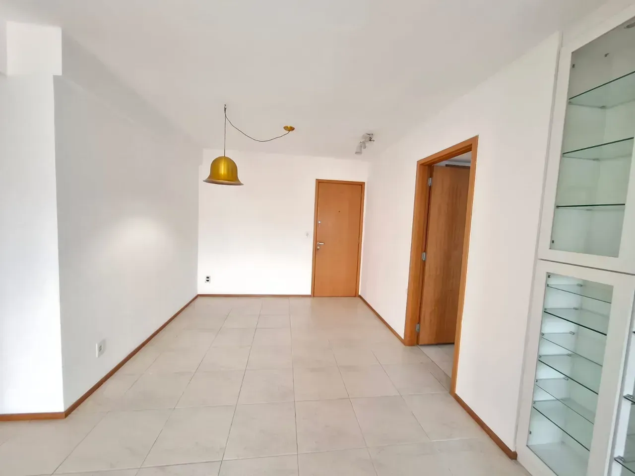Apartamento de 2 quartos com 3 banheiros e cozinha fechada — photo 3