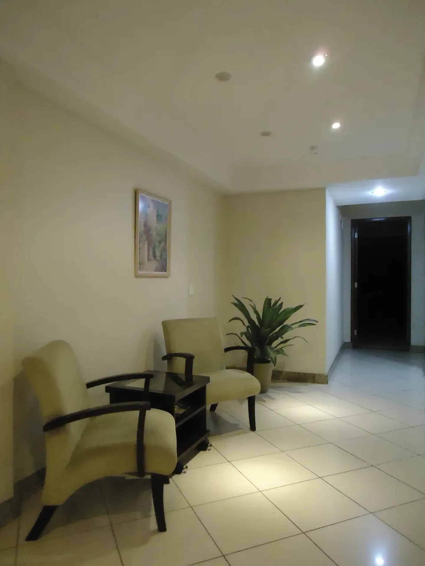 Wood or laminate floors in a 3-bedroom apartment, 107 m² — photo 29