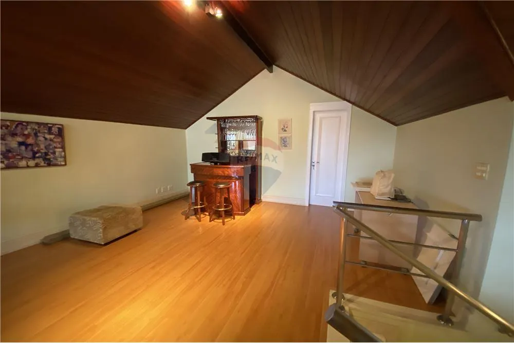 Furnished house with 4 bedrooms and 508 m² — photo 31