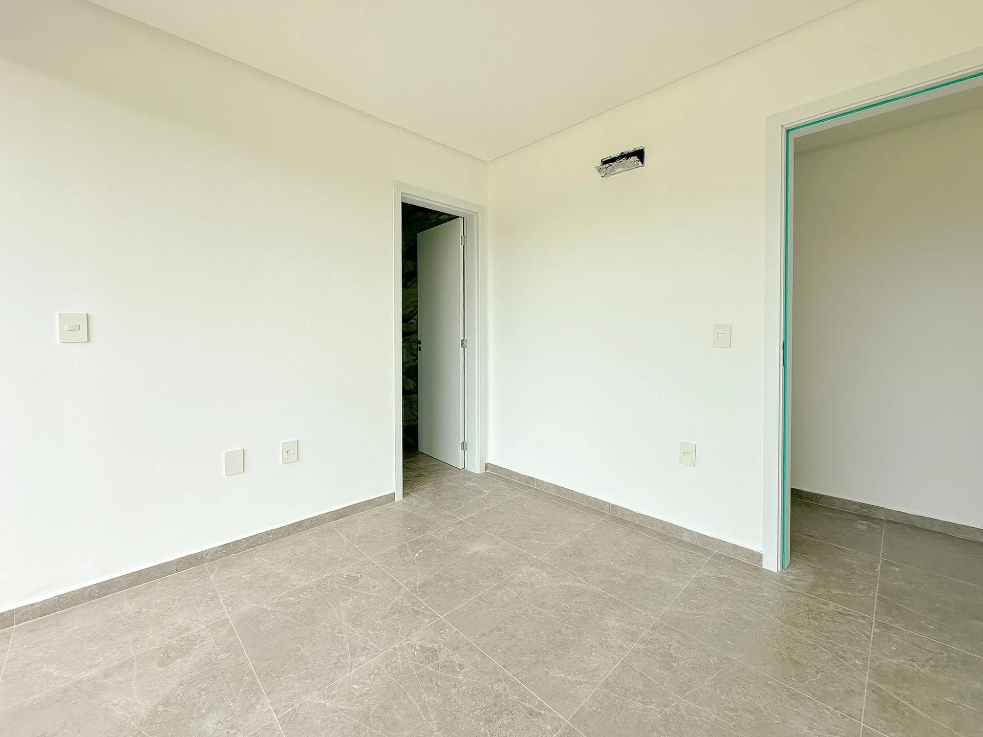Floor-to-ceiling windows in a 3-bedroom house, 157 m² — photo 19