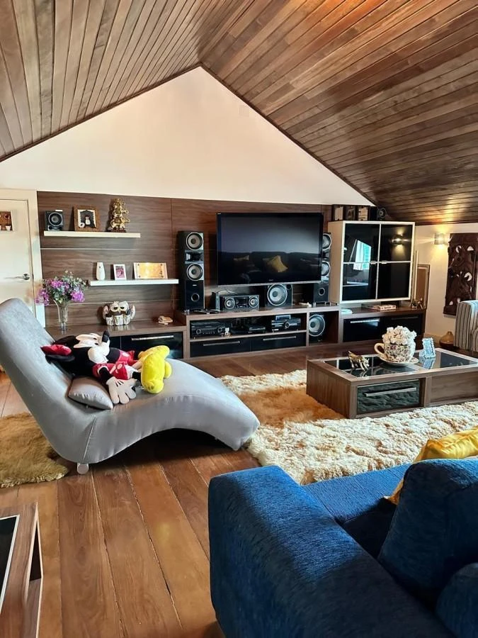 Засклений балкон та 7 спалень: будинок 1000 м² — photo 7