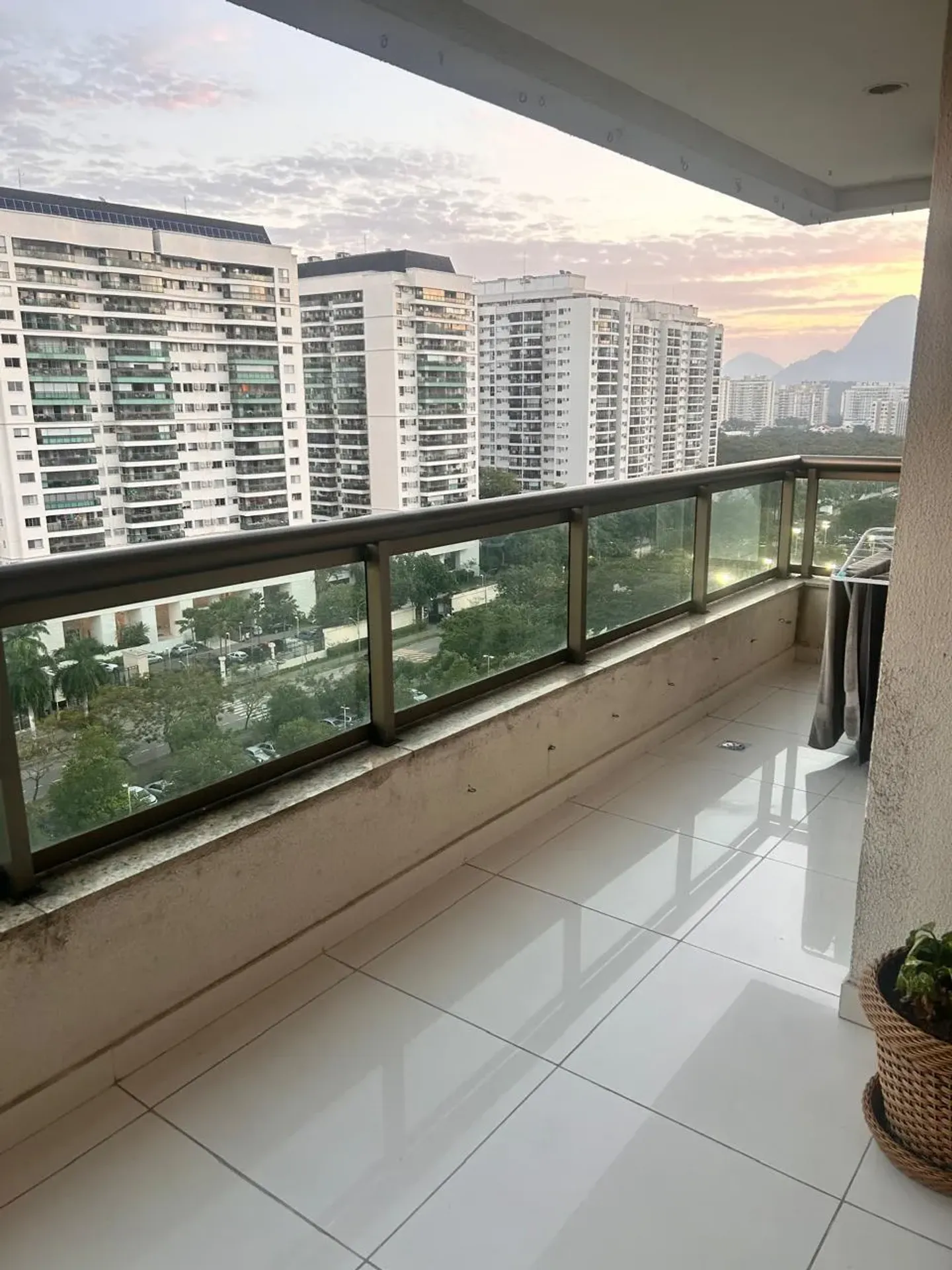 4-bedroom apartment with a grill on the balcony — photo 11