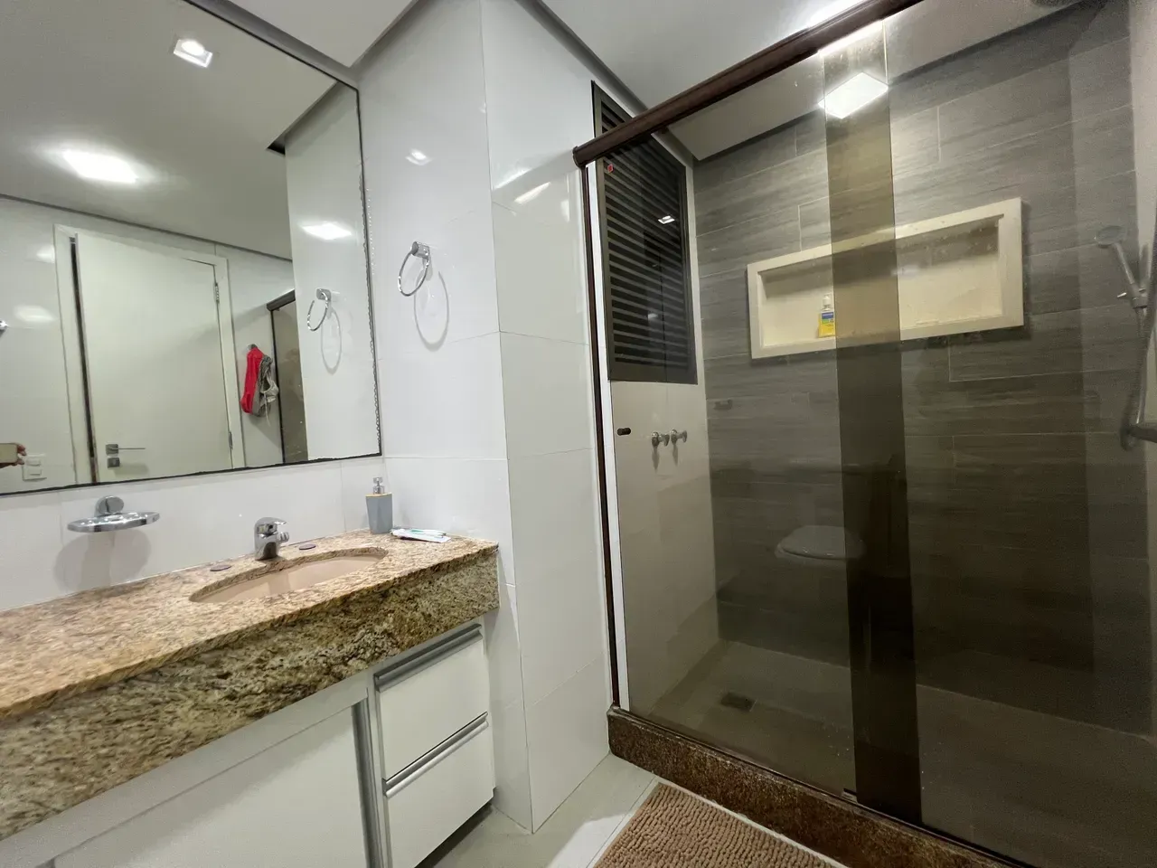 Furnished 1-bedroom apartment with building pool — photo 12