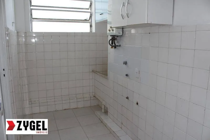 2-bedroom apartment with a closed-off kitchen — photo 20
