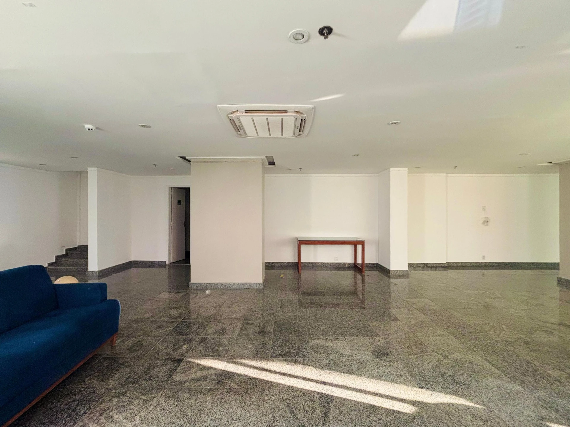 2-bedroom apartment with a mountain view in Rio de Janeiro — photo 36
