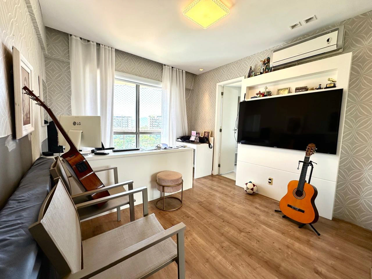 Furnished apartment, 233 m², with a walk-in closet — photo 21