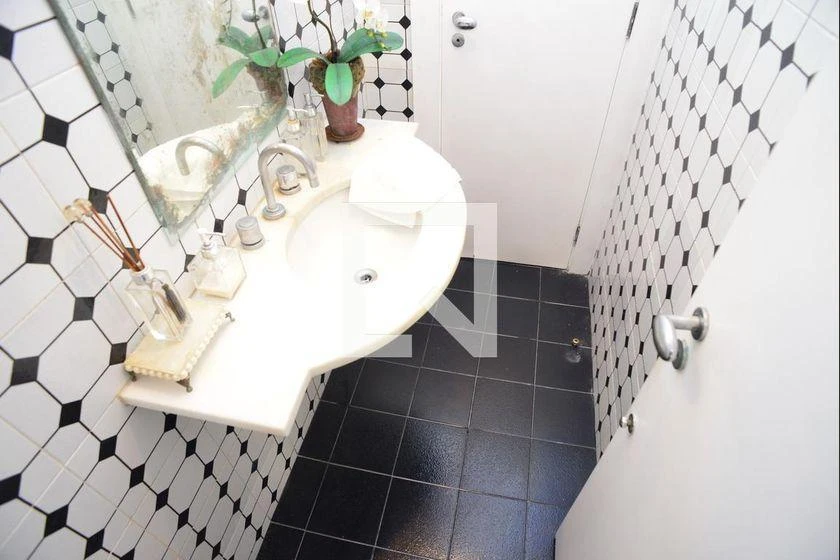 House in a gated community with 5 bedrooms and mountain view — photo 49