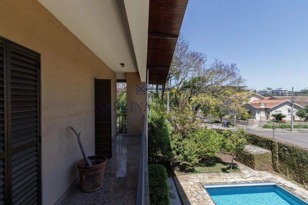 4-bedroom house with a grill on the balcony in Curitiba — photo 19