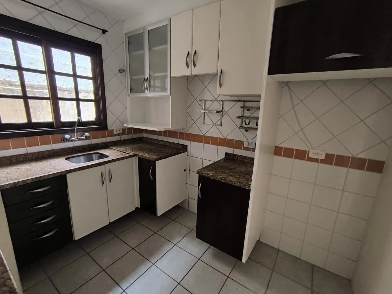 3-bedroom house with a walk-in closet in Curitiba — photo 12