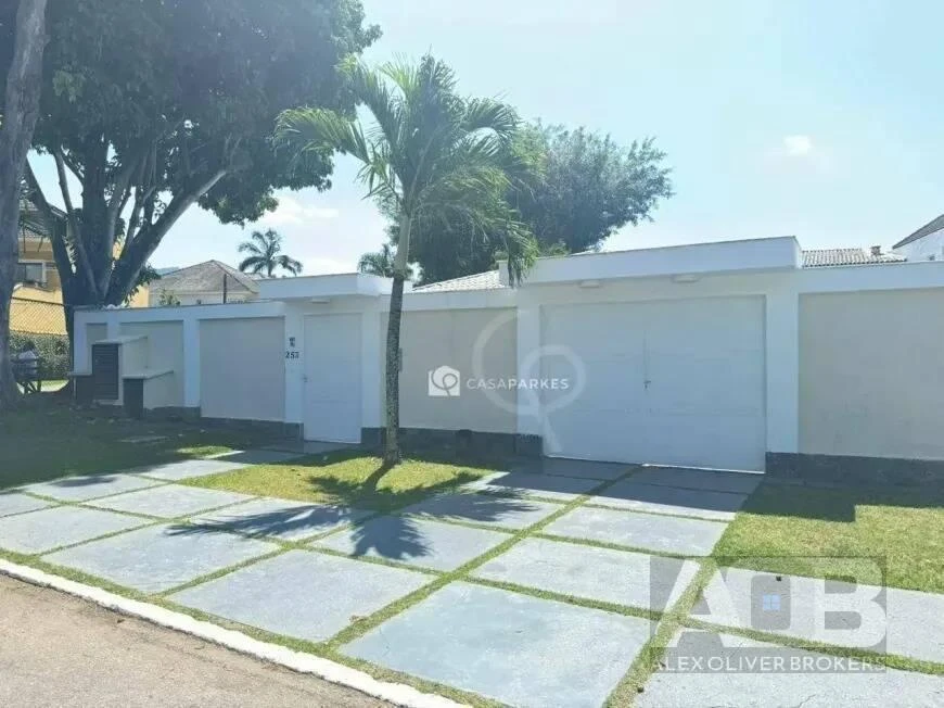 Casa de 470 m² com 3 quartos e cozinha separada — photo 2