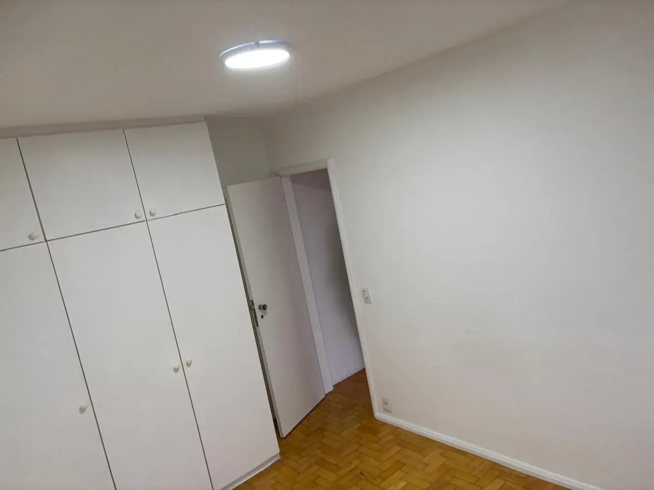 2-bedroom apartment with wood or laminate floors — photo 8