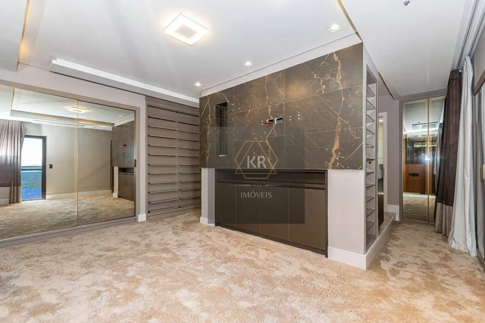 Furnished 272 m² apartment with 3 en-suites and 4 parking — photo 46