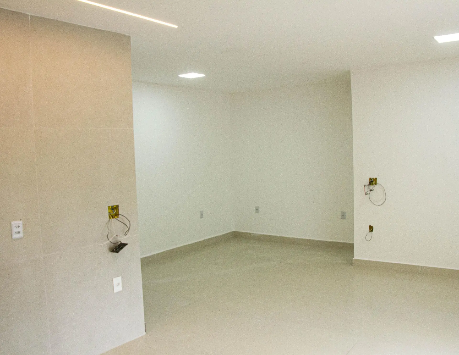 House with 2 bedrooms and a balcony — photo 3
