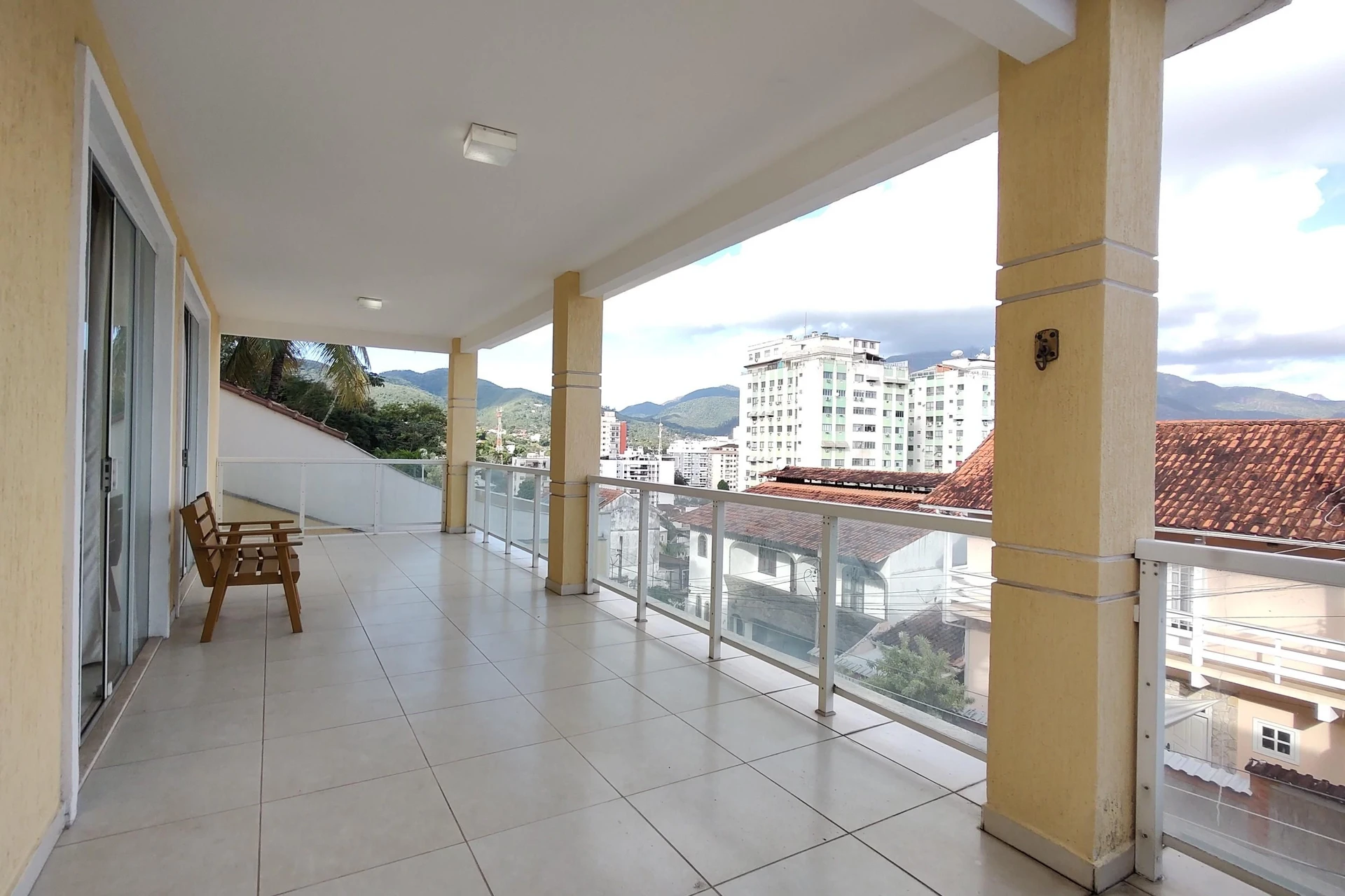 Vista a la montaña y 5 dormitorios: casa de 900 m² — photo 13