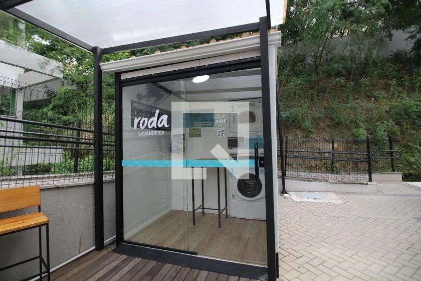 Furnished apartment with a balcony and 2 bedrooms — photo 16