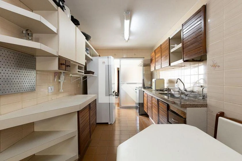Apartamento de 4 quartos com varanda e 165 m² — photo 43