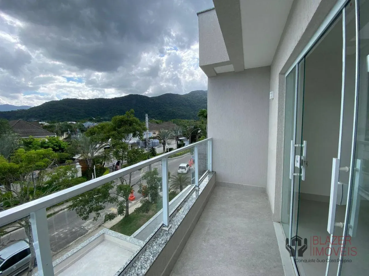 Casa com 4 dormitórios e 220 m² com varanda e churrasqueira — photo 4