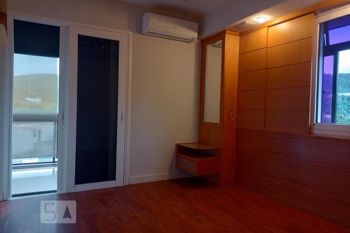 Apartamento de 4 quartos com janelas do piso ao teto — photo 17