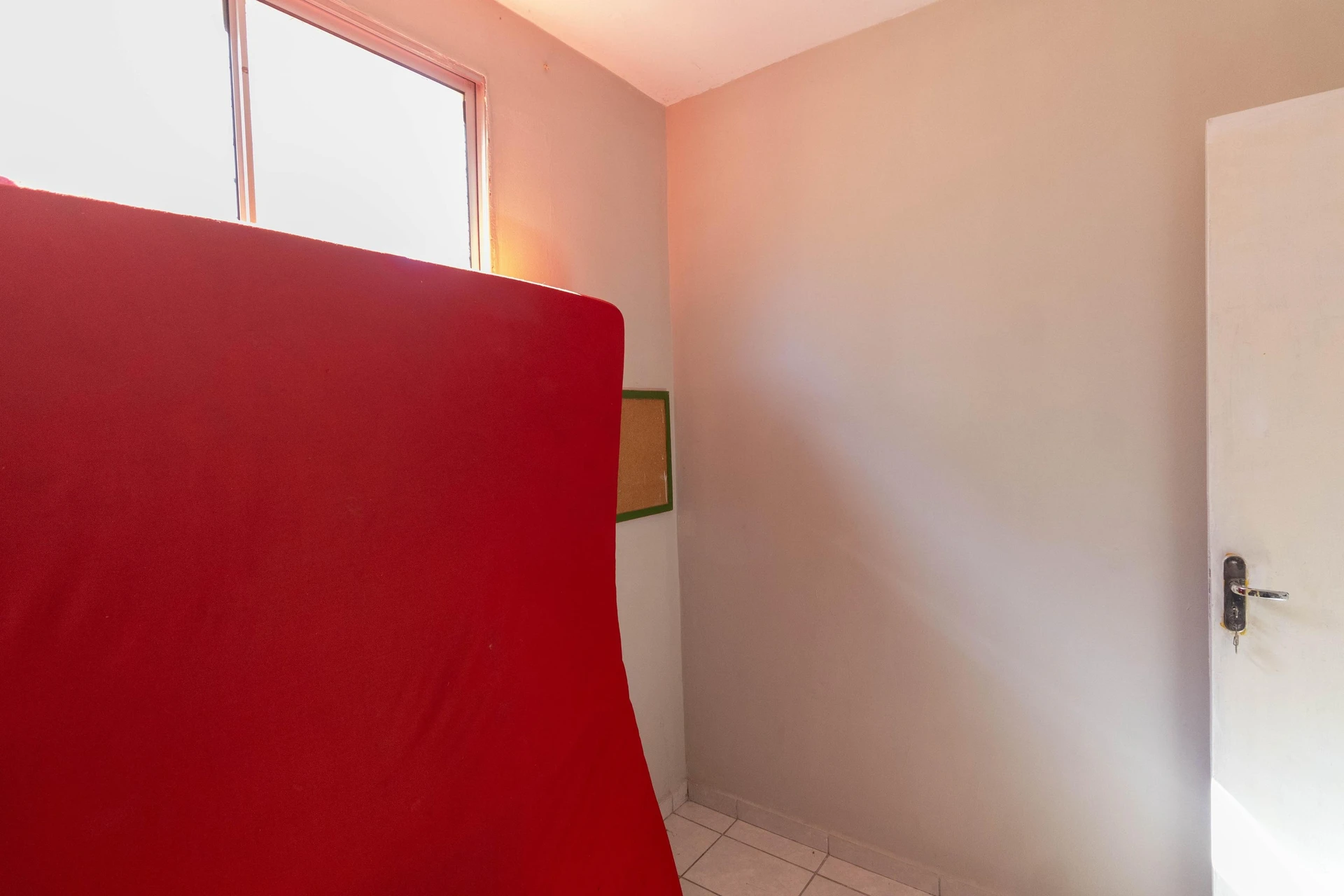 Furnished 2-bedroom apartment with condo pool — photo 39