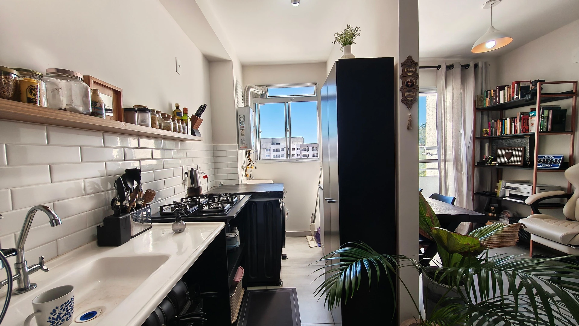 Furnished apartment with 2 bedrooms and a balcony — photo 14