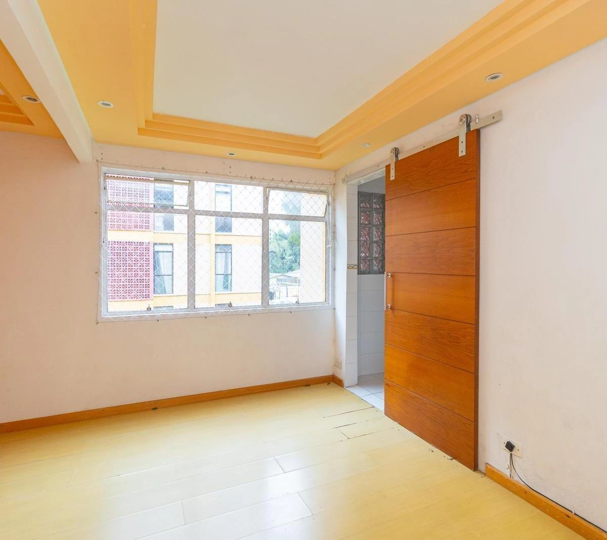 2-bedroom apartment with wood or laminate floors in Curitiba — photo 18