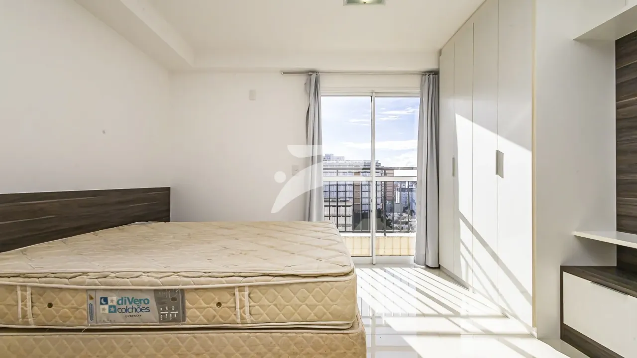 1-bedroom apartment with a balcony and fitted kitchen — photo 8