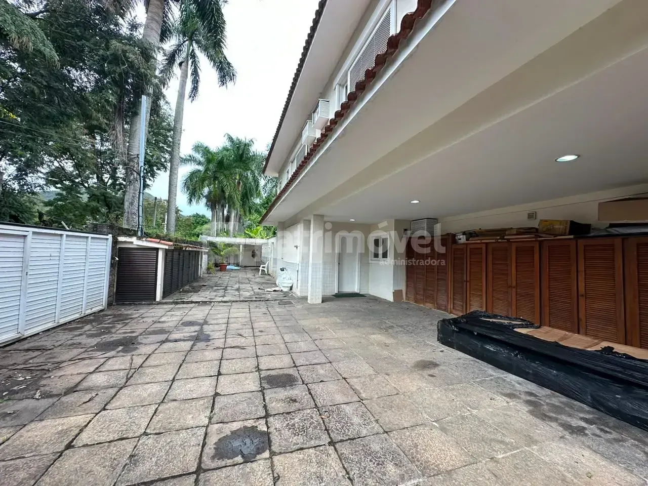 Casa sem mobília com 6 quartos e 9 banheiros — photo 17