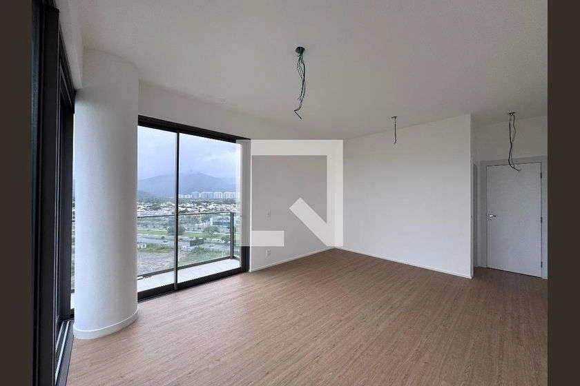 Apartment with 4 en-suite bedrooms and floor-to-ceiling windows — photo 4