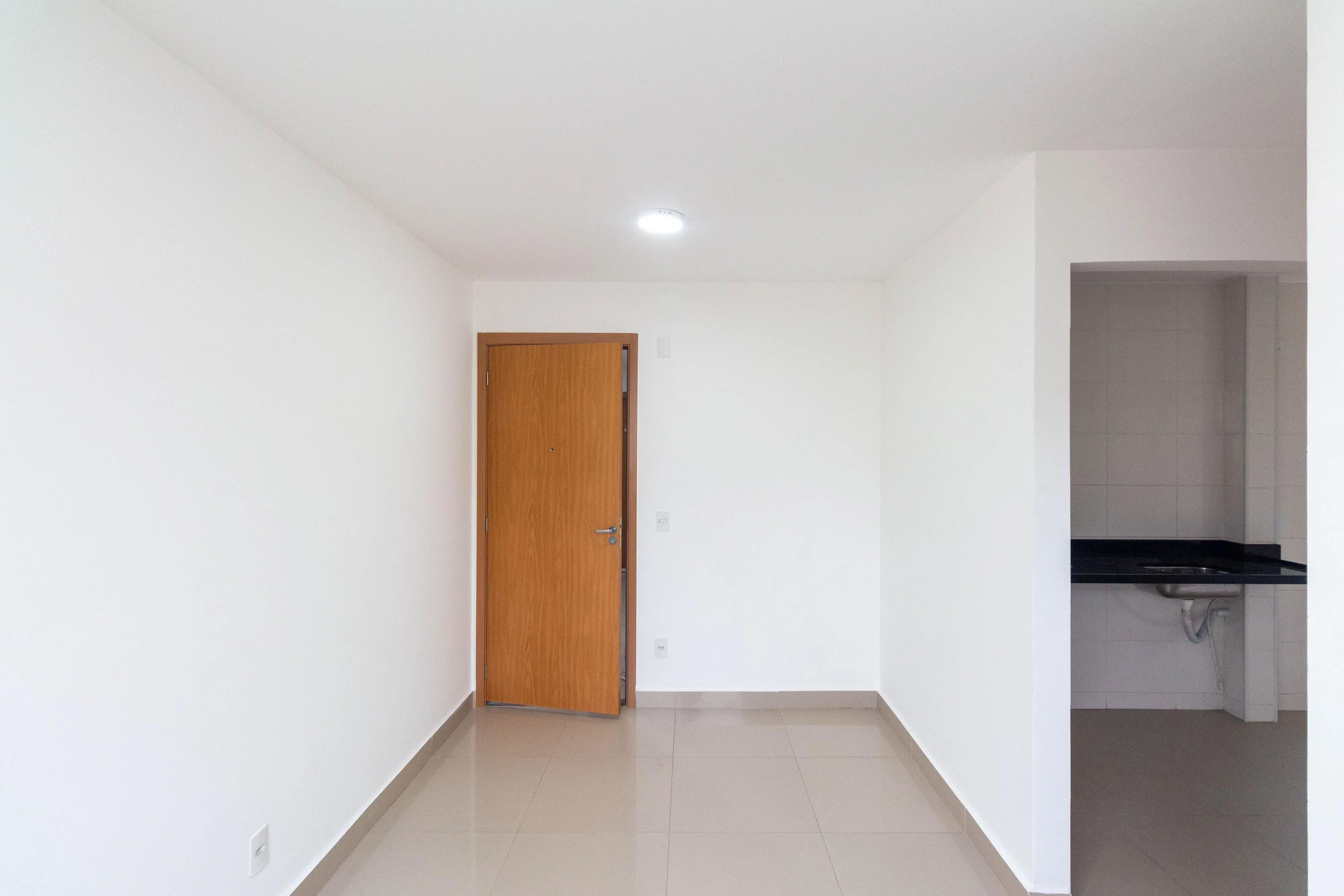 2-bedroom apartment in a building with a gym — photo 43
