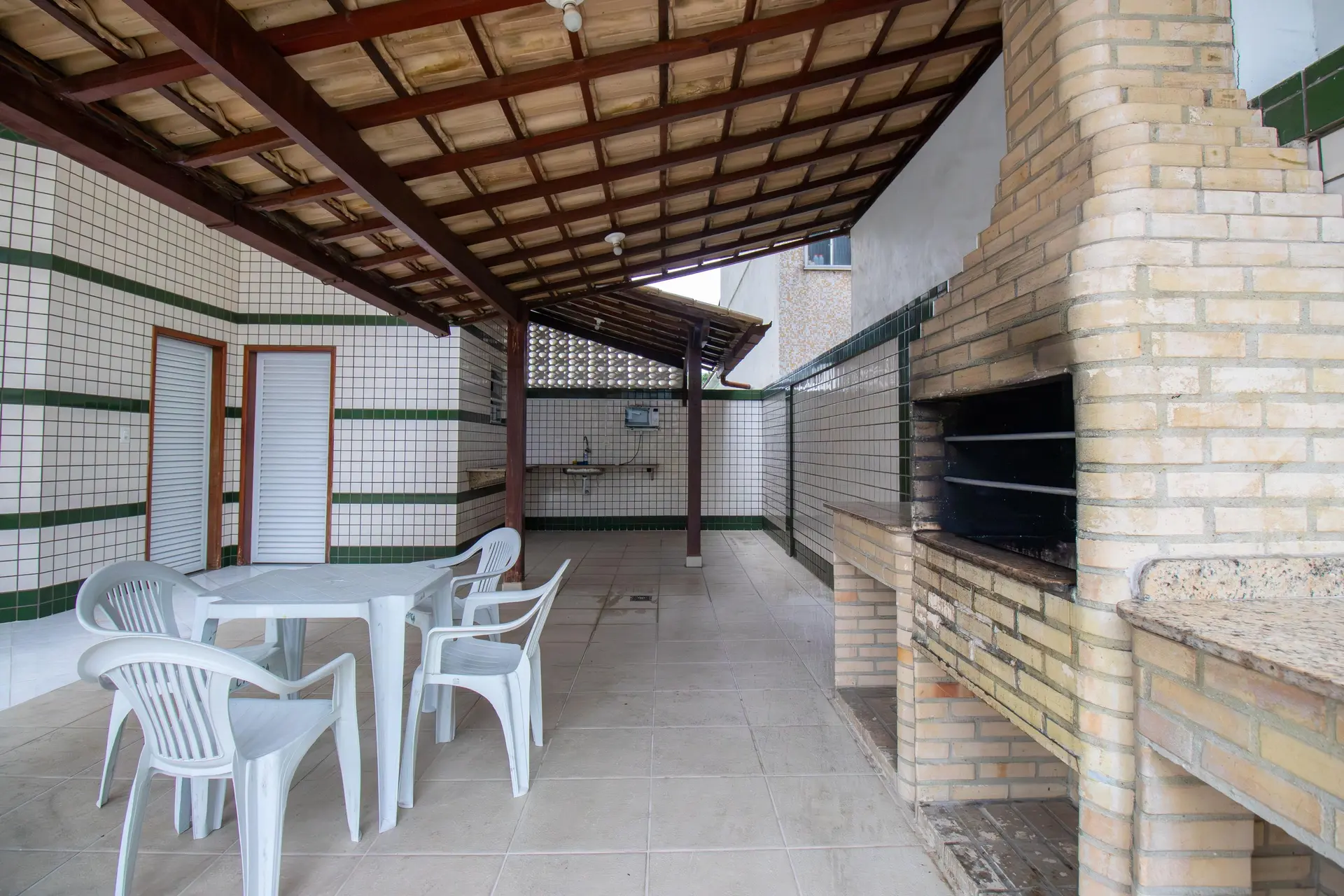 4-bedroom apartment with a balcony and 1 suite — photo 39