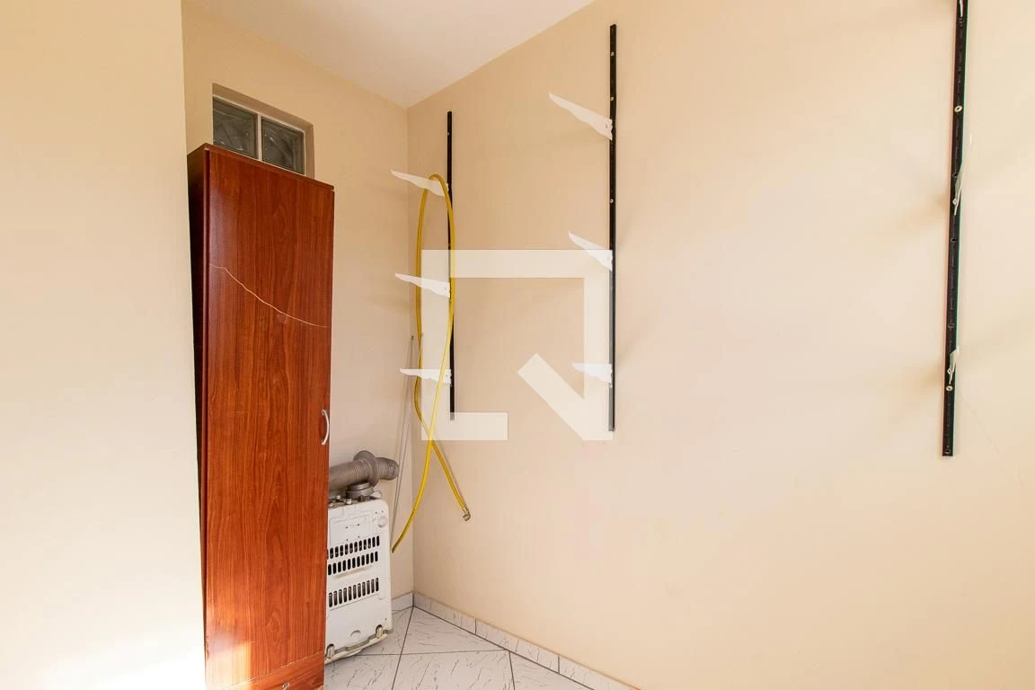 Apartamento de 3 quartos com piso de madeira ou laminado — photo 46