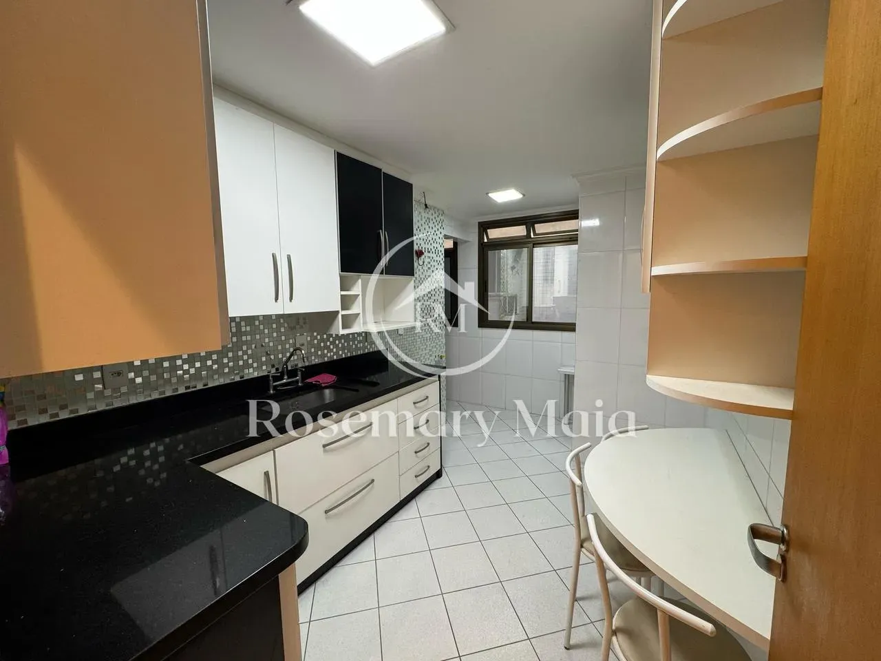 Home office in a 3-bedroom apartment, 135 m² — photo 15