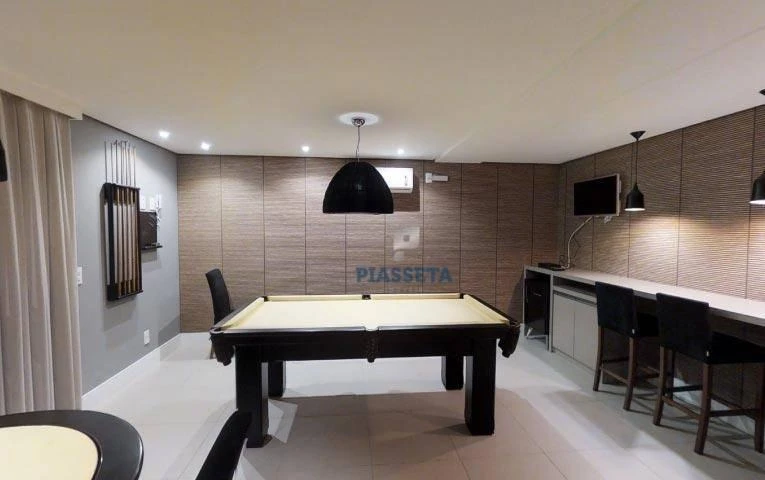 3-bedroom apartment in a building with a pool — photo 3