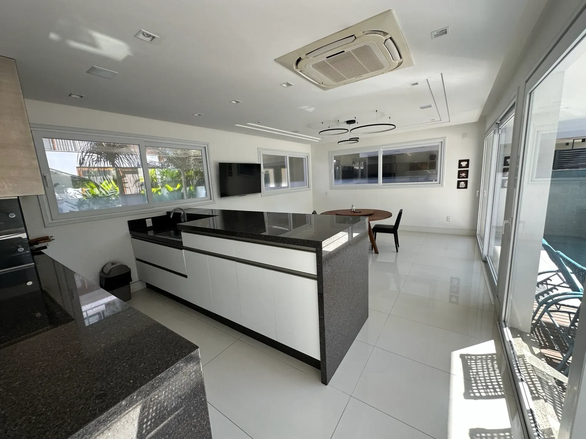 Casa mobiliada com 9 suítes e jacuzzi no prédio — photo 24