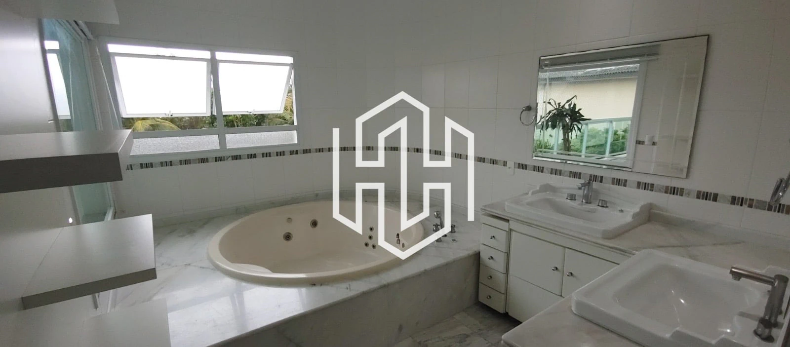 1500 m² house with floor-to-ceiling windows and a bathtub — photo 13