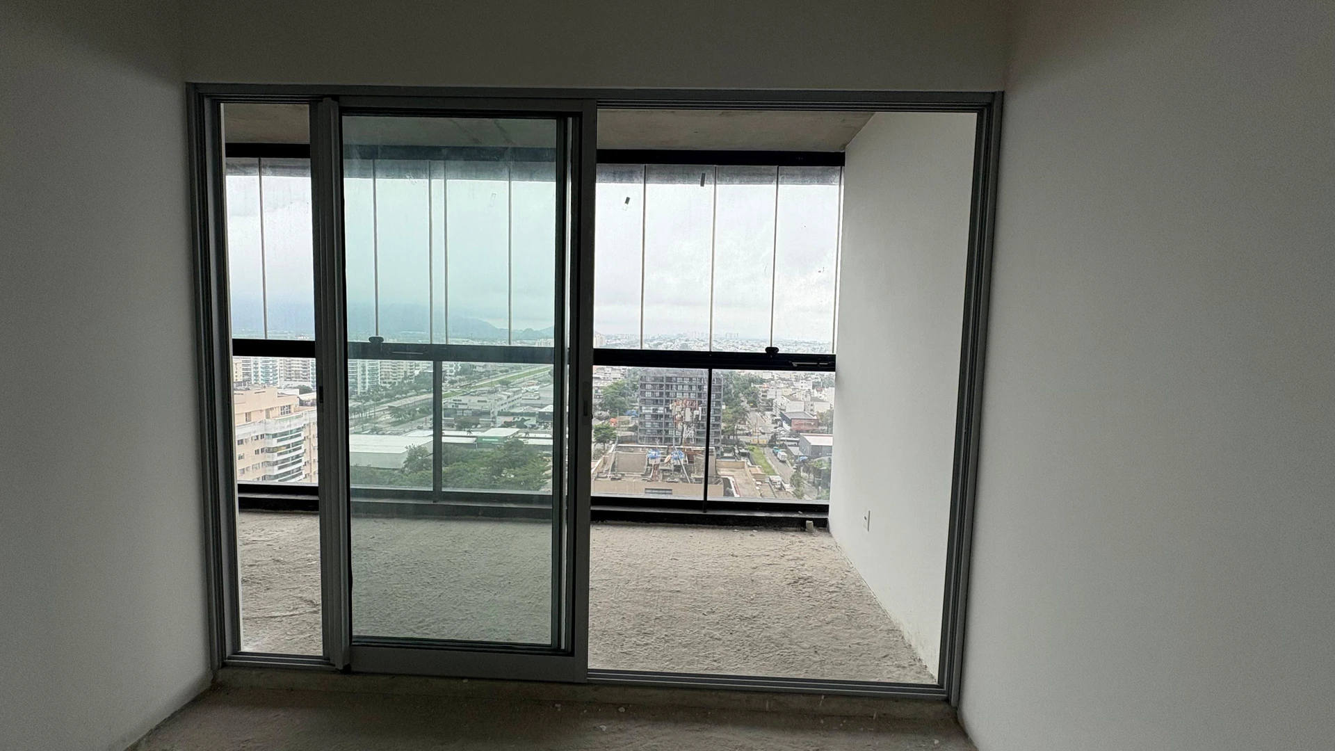 2-bedroom apartment with a mountain view in Rio de Janeiro — photo 25