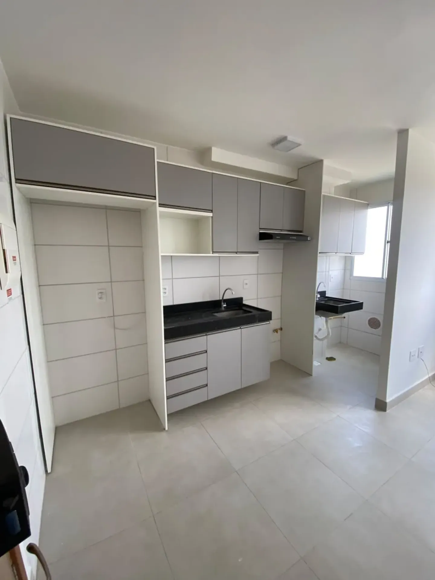 2-bedroom apartment in a building with a gym — photo 5
